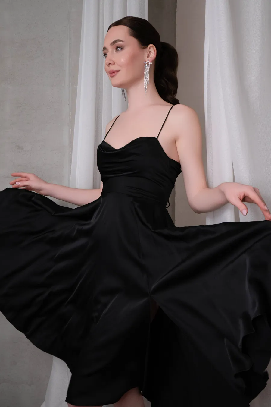 İp Detaylı Siyah Saten Elbise