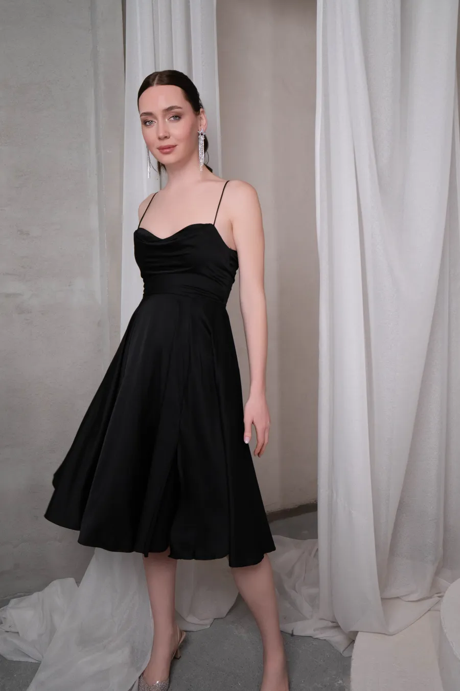 İp Detaylı Siyah Saten Elbise