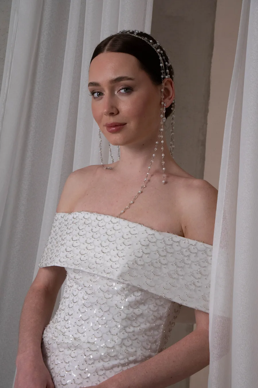 Taş Detaylı Beyaz Midi Elbise