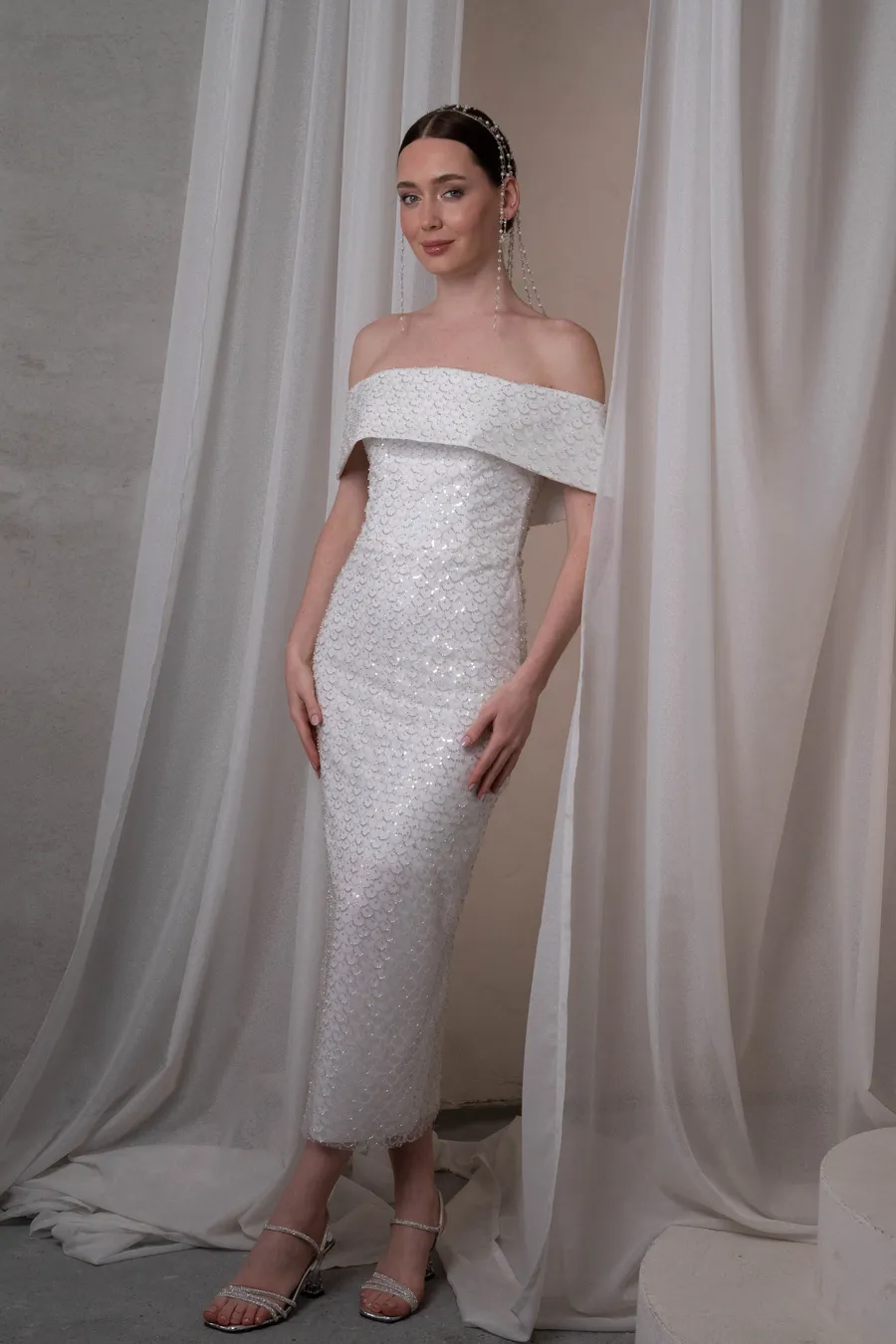 Taş Detaylı Beyaz Midi Elbise