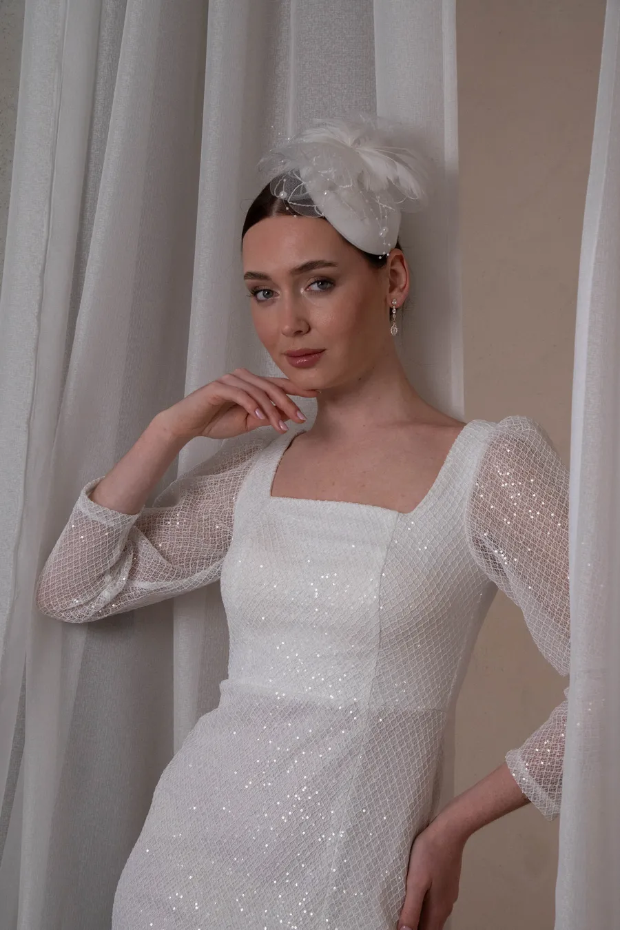 Sim İşlemeli Beyaz Elbise