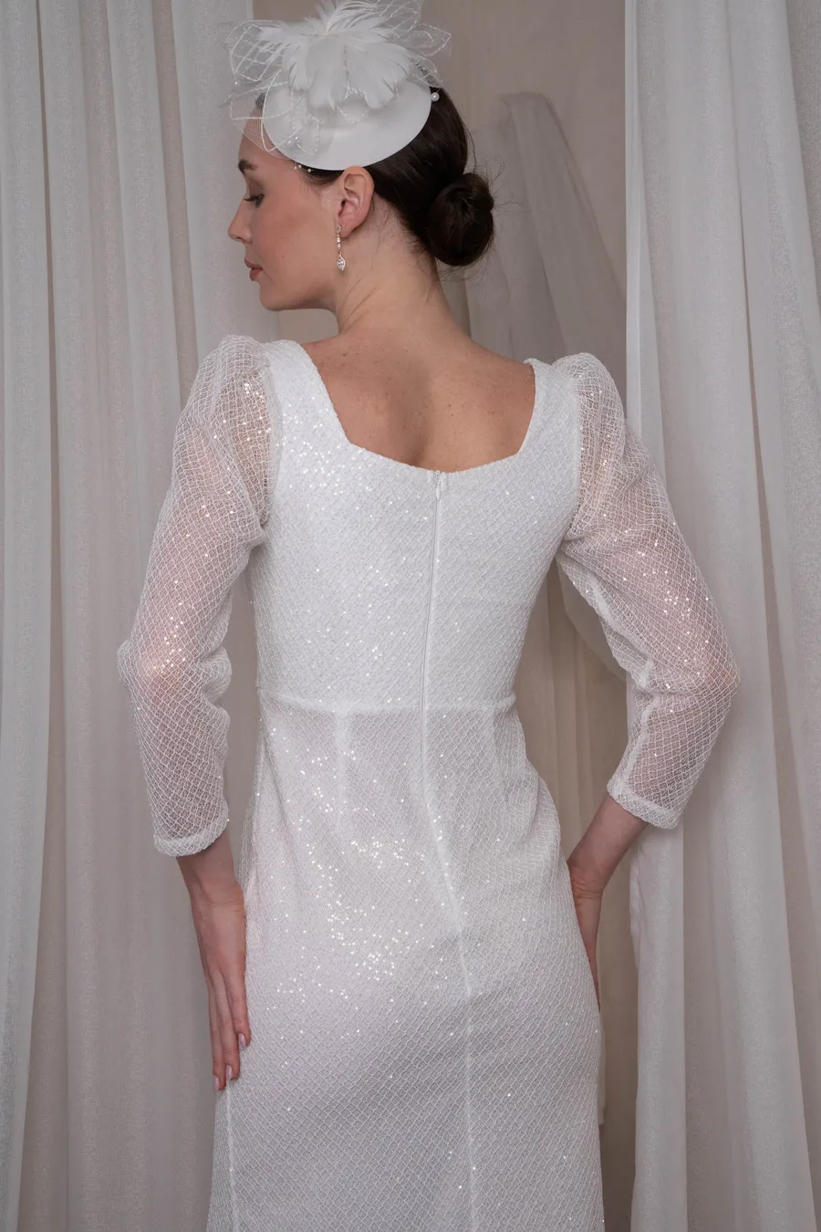 Sim İşlemeli Beyaz Elbise