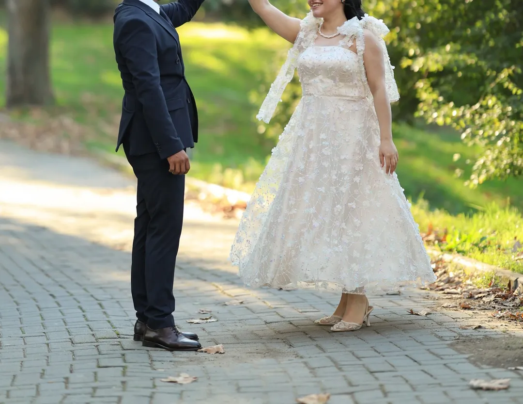 Omuzdan Bağlama Detaylı Midi Elbise