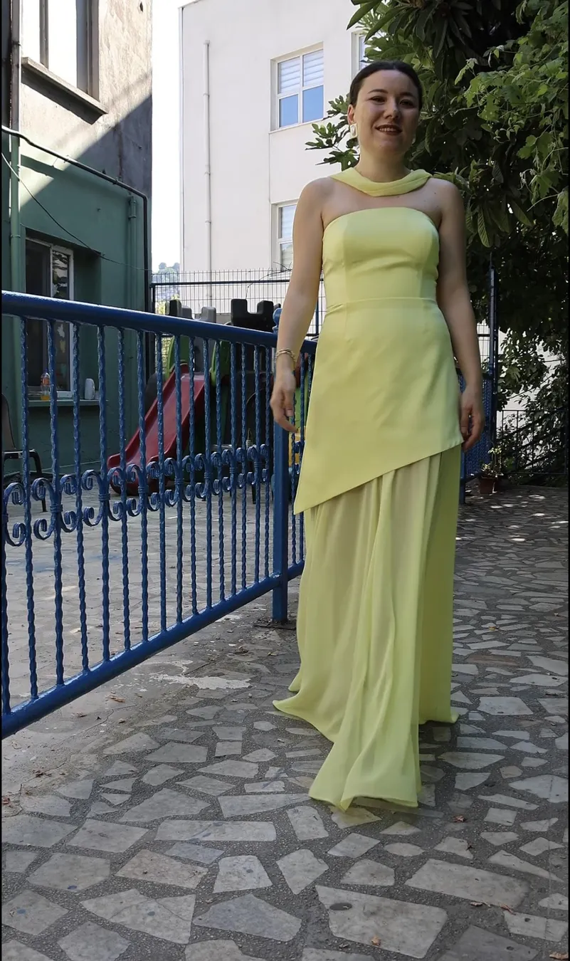 Boyundan Kuşak Detaylı Sarı Elbise