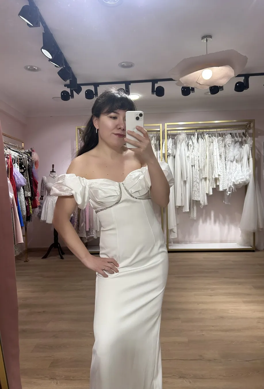 Kuyruklu Uzun Beyaz Elbise