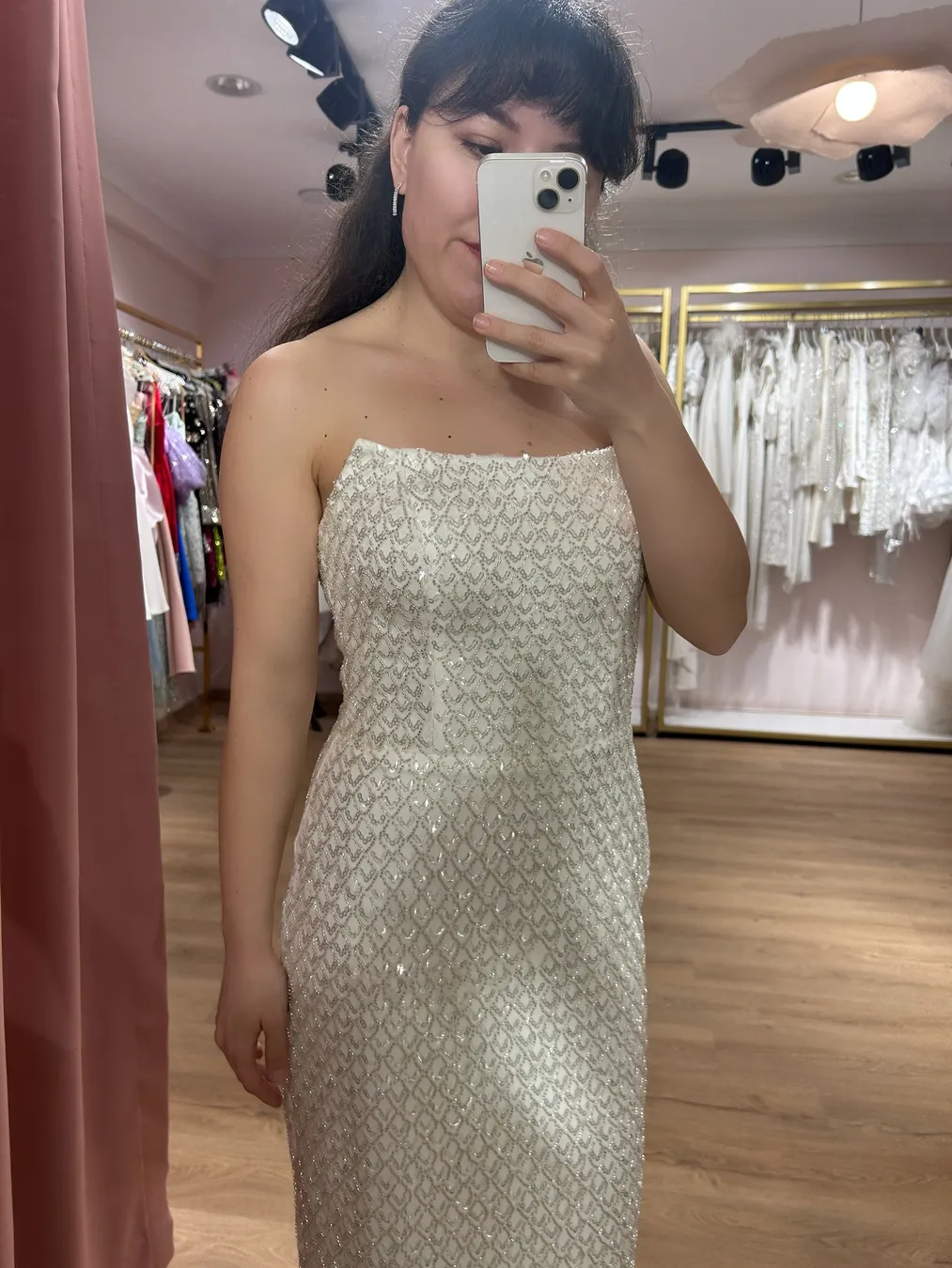 Taş İşlemeli Midi Beyaz Elbise