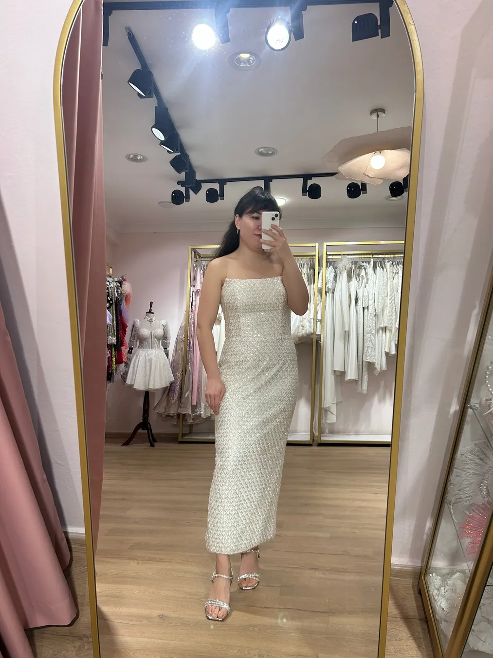 Taş İşlemeli Midi Beyaz Elbise